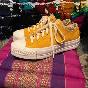 Converse all star renew ladies size 8 in mustard yellow